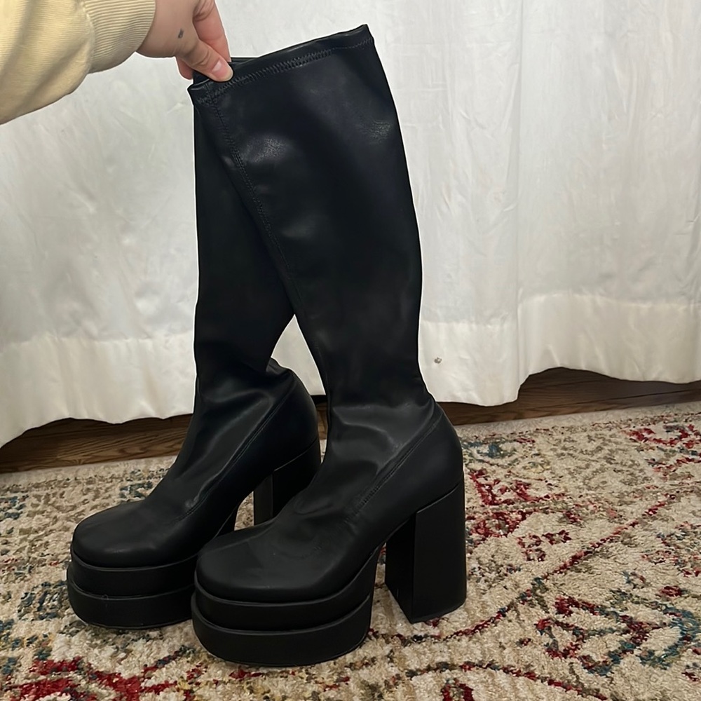 Steve Madden Cyprus Black Boot